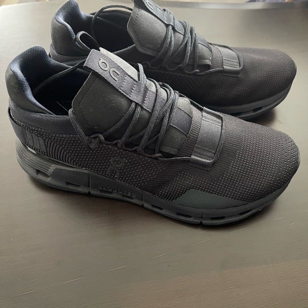 On Cloudnova Black Eclipse